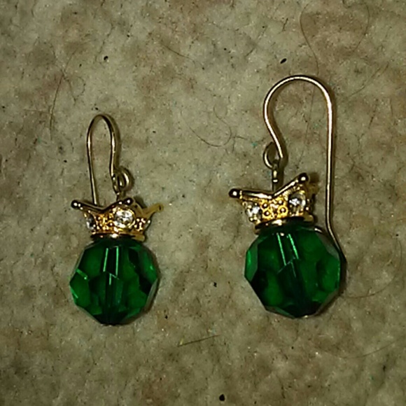 Gold French hook earrings with crowns - Picture 2 of 7